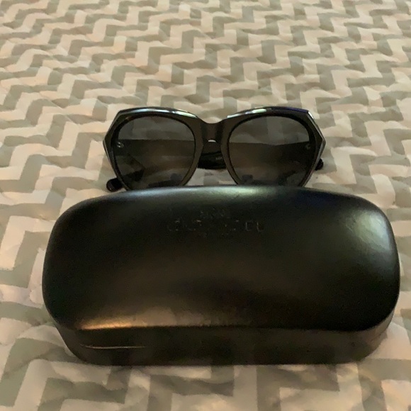 Coach sunglasses worn once , mint condition - Picture 3 of 4